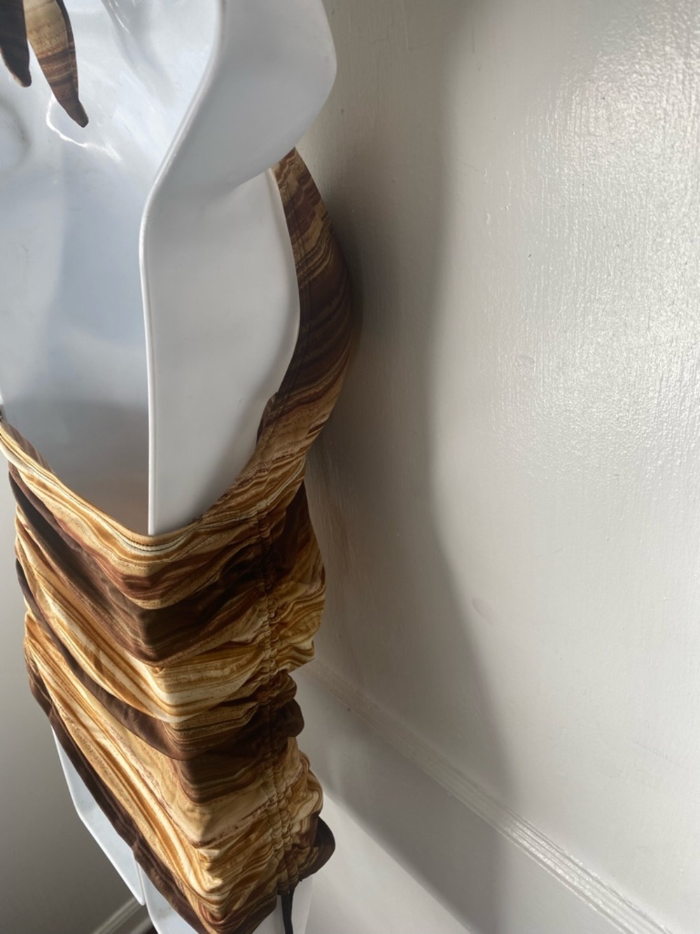 La Blanca NWT Brown and Cream Striped Halter Bathingsuit Bikini Top - Picture 6 of 7